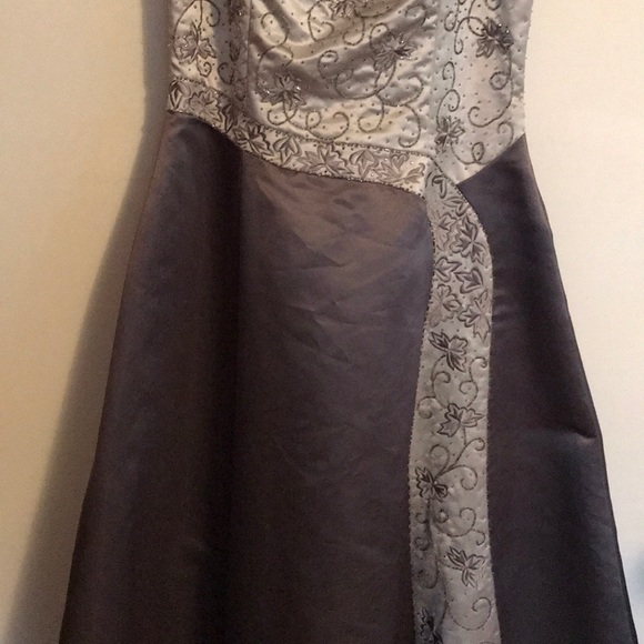 Alyce Embroidered gown - Picture 3 of 8